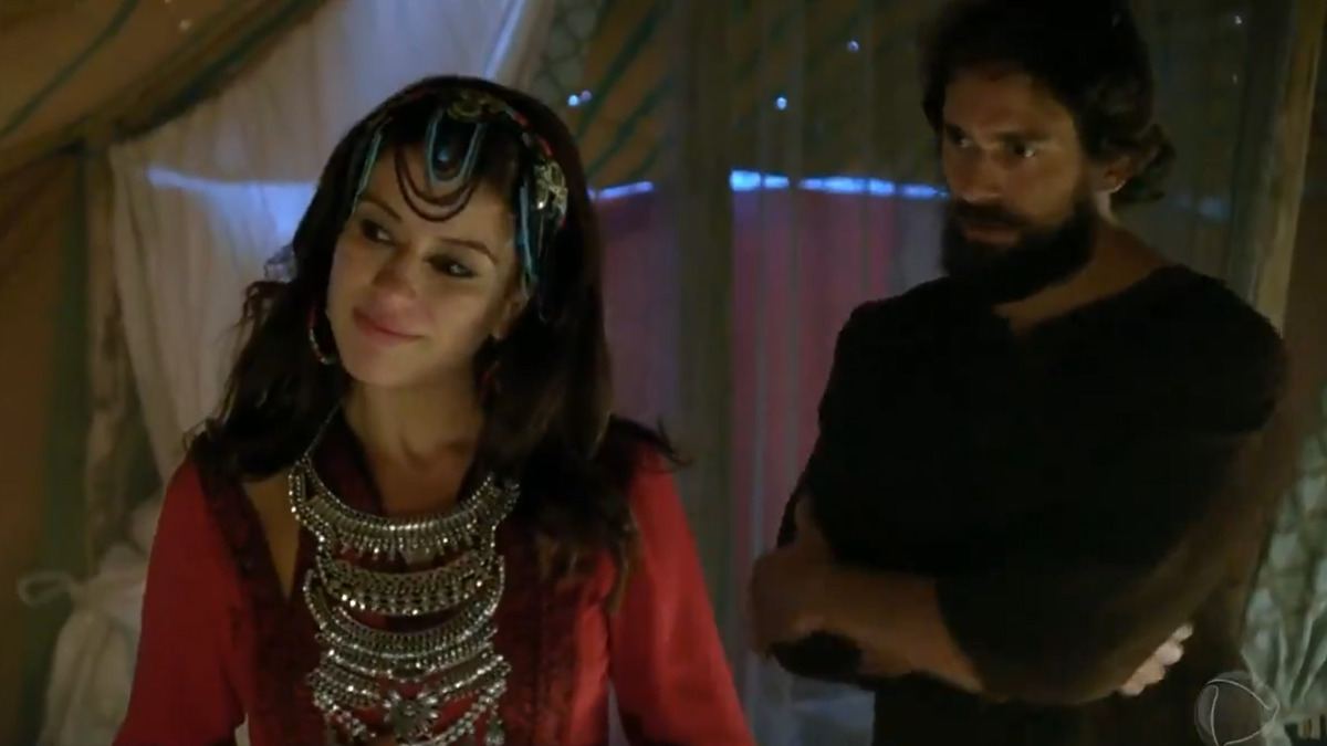 Michal (Jéssica Juttel) e Manre (Danilo Sacramento) em Gênesis (Reprodução/Record TV)