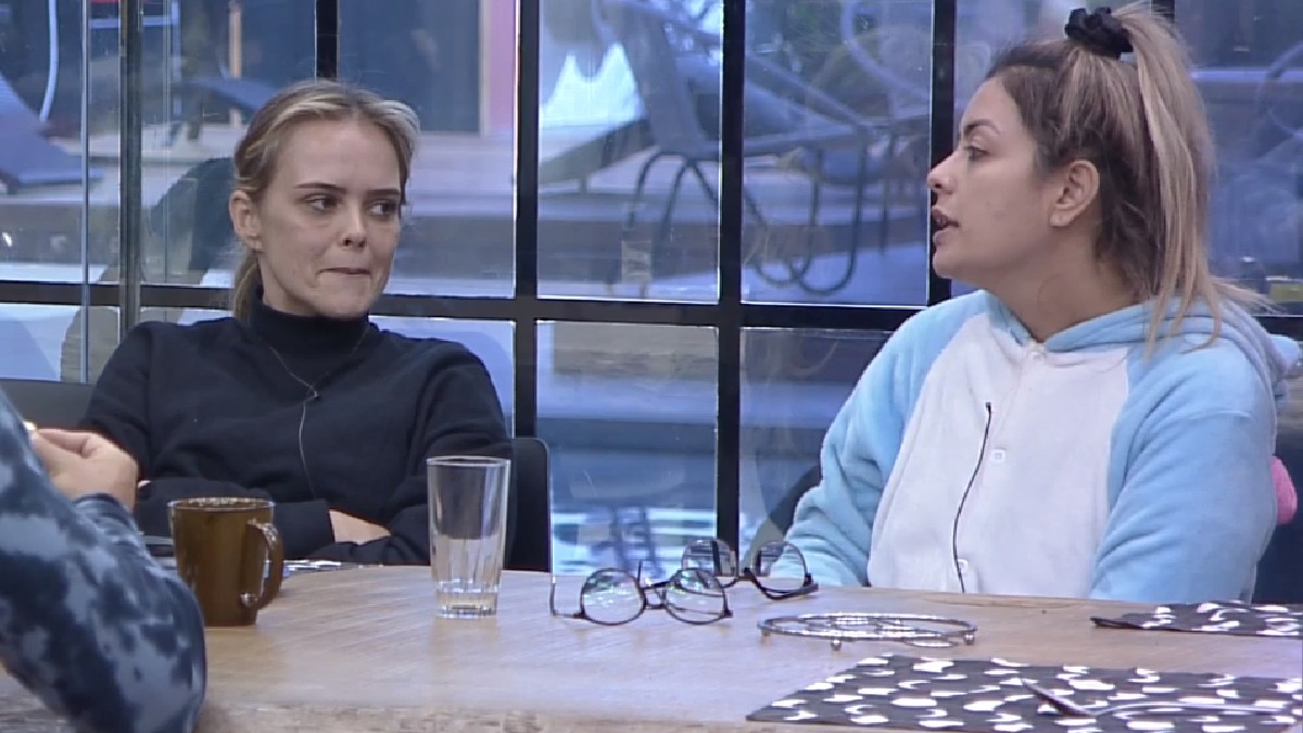 Nina Cachoeira e Li Martins no Power Couple