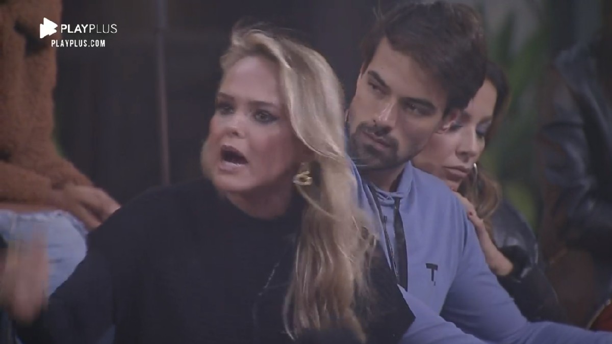 Nina Cachoeira no Power Couple