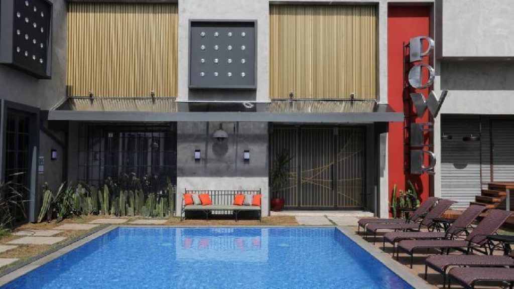 Piscina do Power Couple Brasil (Reprodução R7)