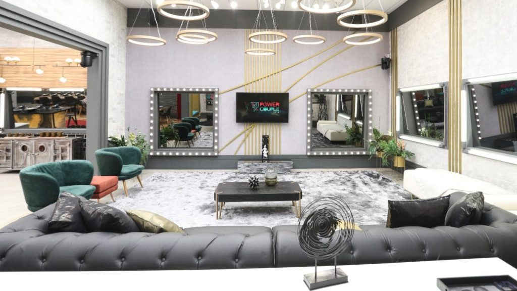Sala de Estar do Power Couple Brasil (Reprodução Twitter Oficial)