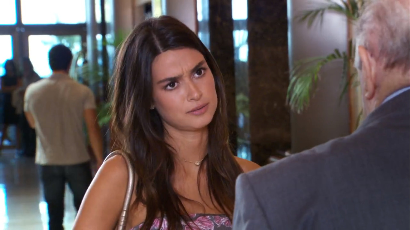 Amanda (Thaila Ayala) e Giancarlo (Mauro Mendonça) em Ti-ti-ti (Reprodução / Globo)