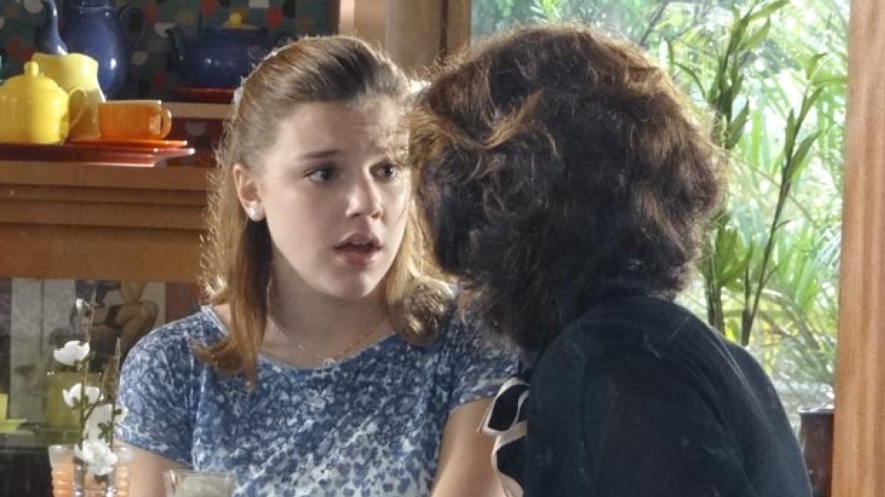 Alice Wegmann e Gisele Fróes como Sofia e Vitória em A Vida da Gente (Divulgação / Globo)