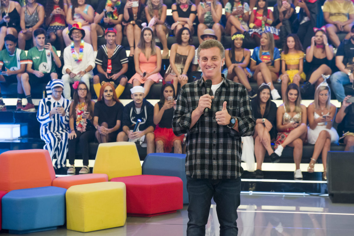 Luciano Huck nos bastidores do 'Caldeirão' (Divulgação/TV Globo)