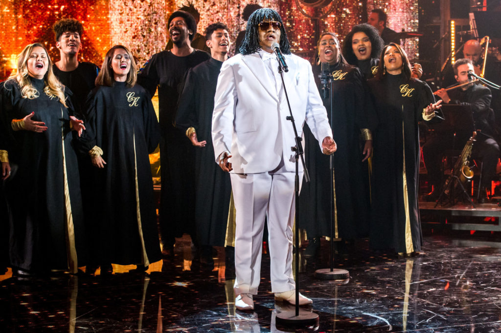 Tiago Abravanel homenageia Milton Nascimento durante a final do 'Show dos Famosos' (Divulgação/Rede GlTiago Abravanel homenageia Milton Nascimento durante a final do 'Show dos Famosos' (Divulgação/Rede Globo)obo)