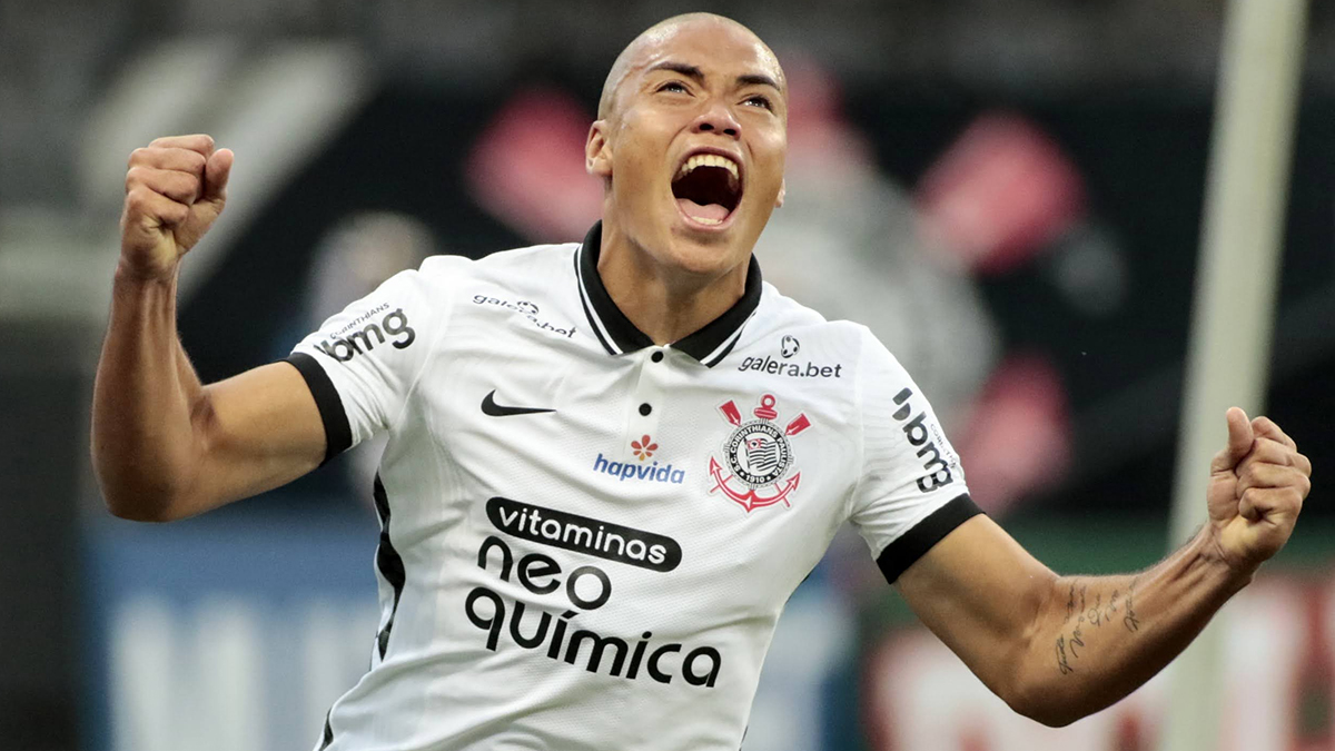 O volante Mandaca comemora gol pelo Corinthians