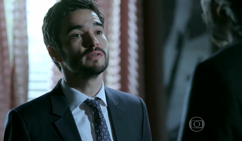 José Pedro (Caio Blat) diz a José Alfredo (Alexandre Nero) que roubou para chamar a sua atenção - 'Império' — Foto: Globo