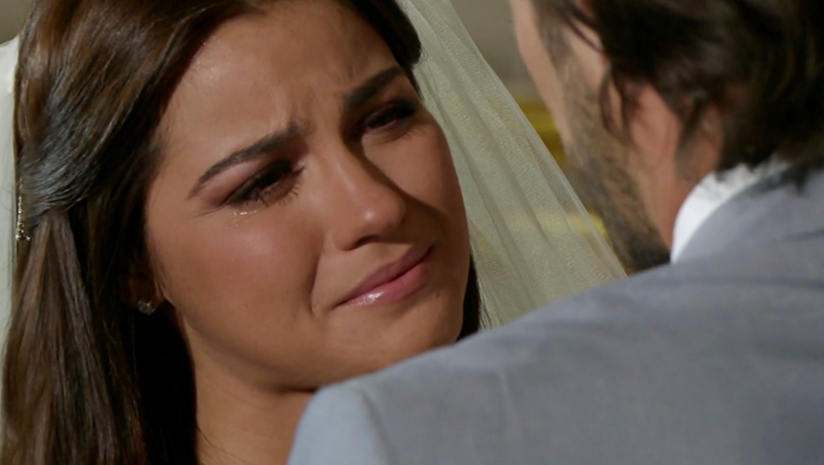Maite Perroni vive Maria Desamparada em Triunfo do Amor (Reprodução: Televisa S.A.)
