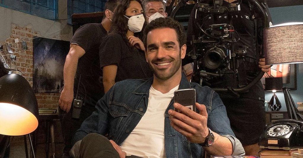 Marcus Ornellas no bastidor de Si Nos Dejan, novela em que interpreta o protagonista Martín (Reprodução: Instagram)