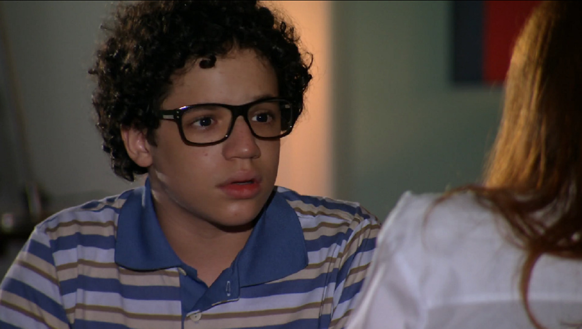 Francisco (Victor Navega Motta) e Nanda (Maria Eduarda de Carvalho) em A Vida da Gente