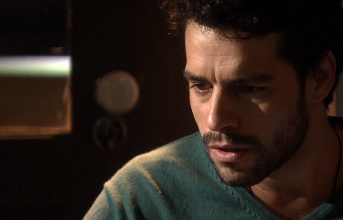 Renato (Guilherme Winter) em Ti-Ti-Ti