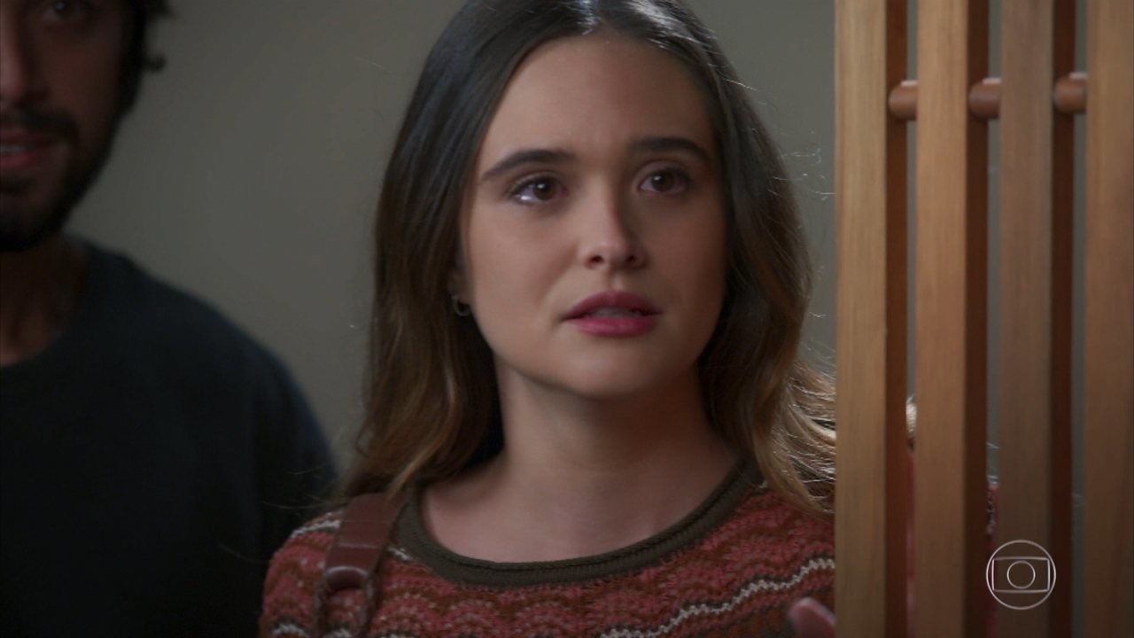 Alejandro (Rodrigo Simas) e Luna (Juliana Paiva) em Salve-se Quem Puder