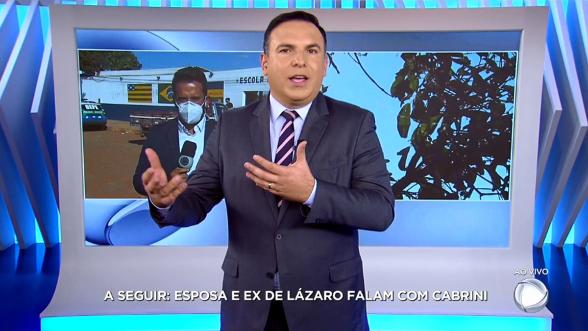 Reinaldo Gottino na cobetura sobre a morte do serial killer Lázaro (Reprodução: Record TV)