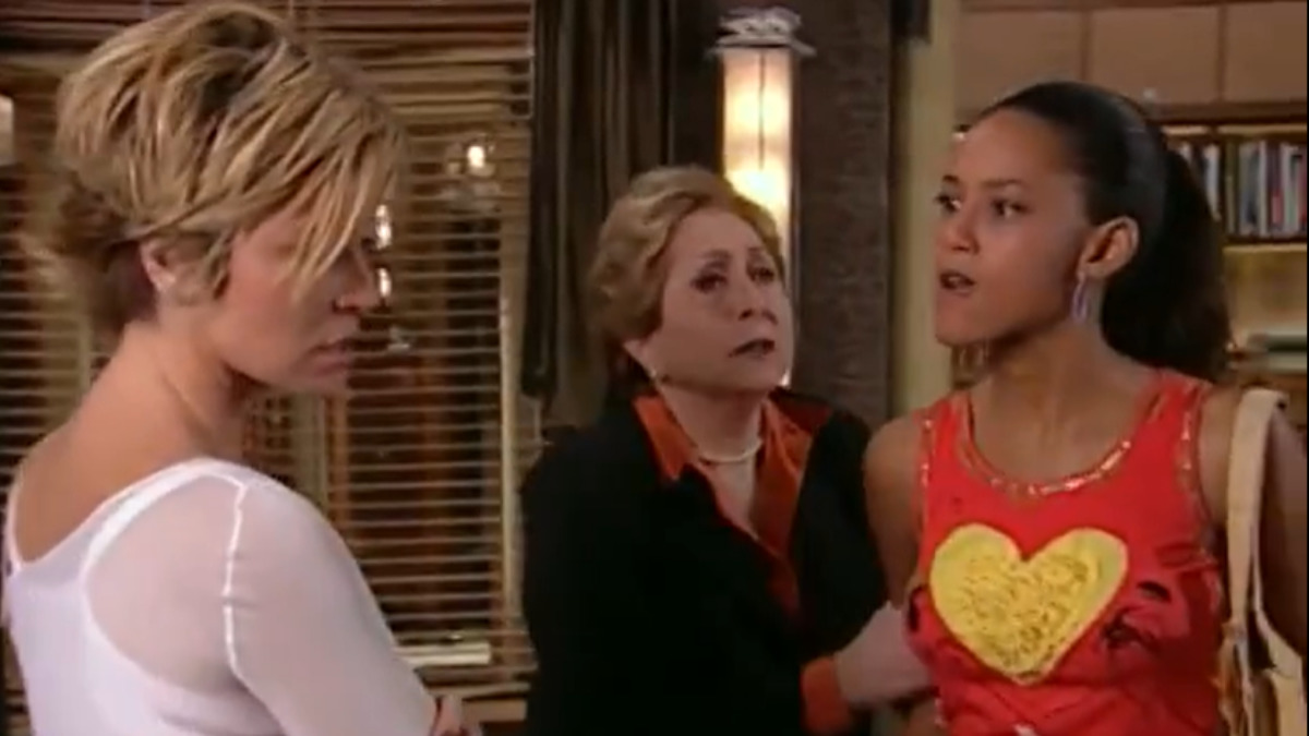 Preta (Taís Araújo) agride Bárbara (Giovanna Antonelli) em Da Cor do Pecado (Reprodução/Globo)