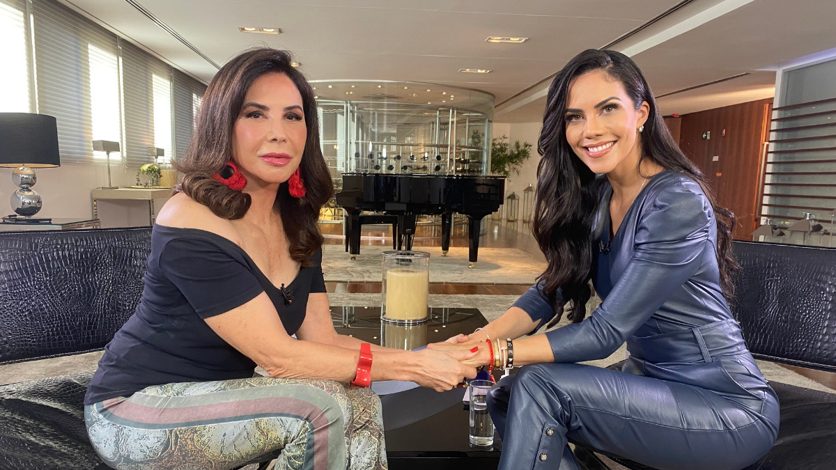 Claudia Alencar ao lado de Daniela Albuquerque (Divulgação/Rede TV!)