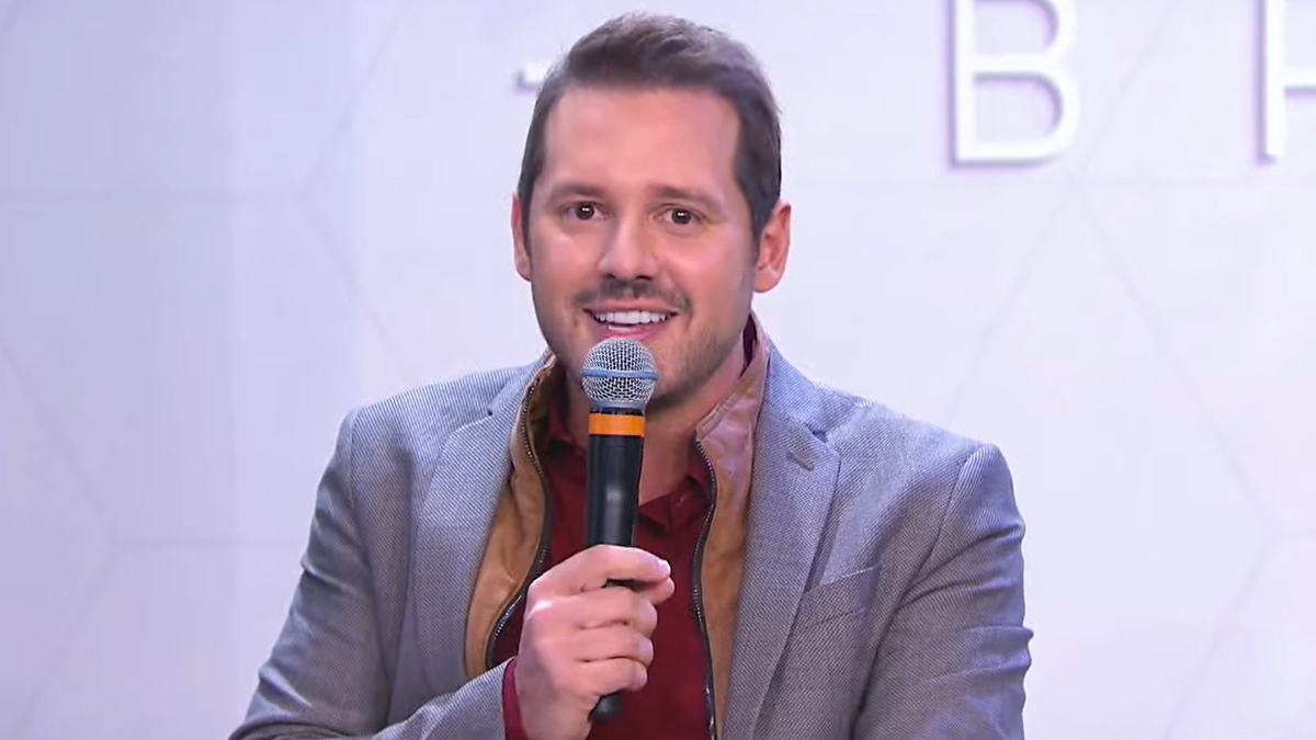 Dony De Nuccio na coletiva do Te Devo Essa