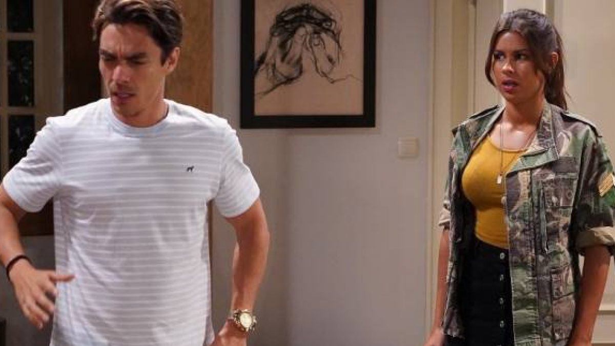 Duarte (José Mata) e Nazaré (Carolina Loureiro) em Nazaré