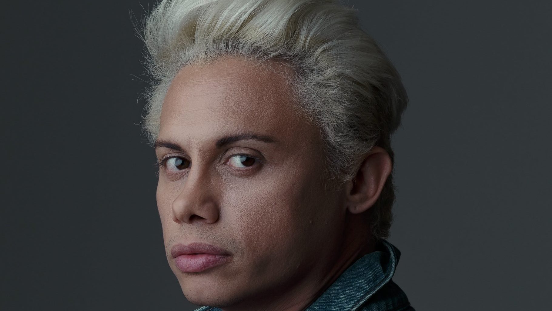 Silvero Pereira caracterizado como Clodovil