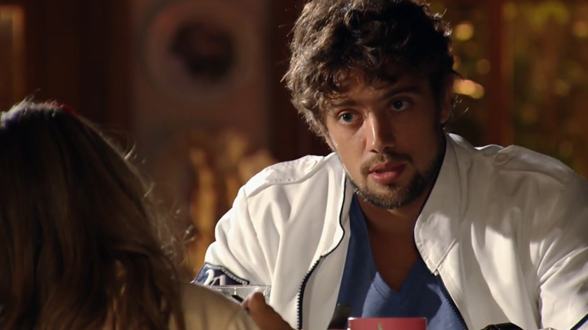 Júlia (Jesuela Moro) e Rodrigo (Rafael Cardoso) em A Vida da Gente