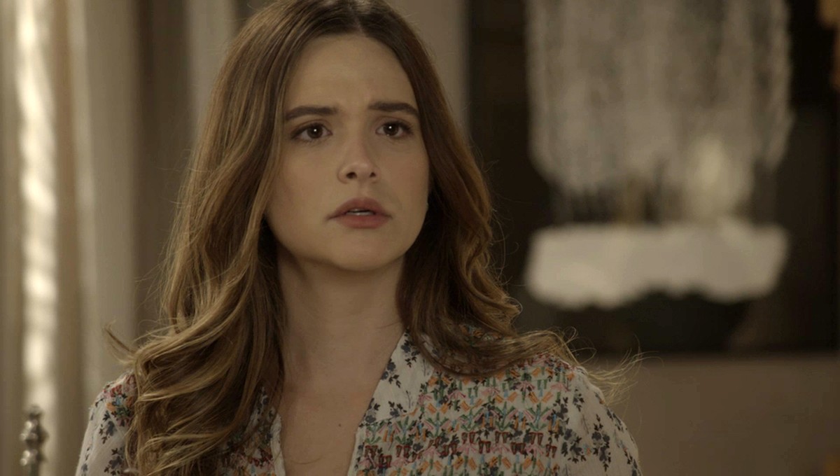 Luna (Juliana Paiva) em Salve-se Quem Puder
