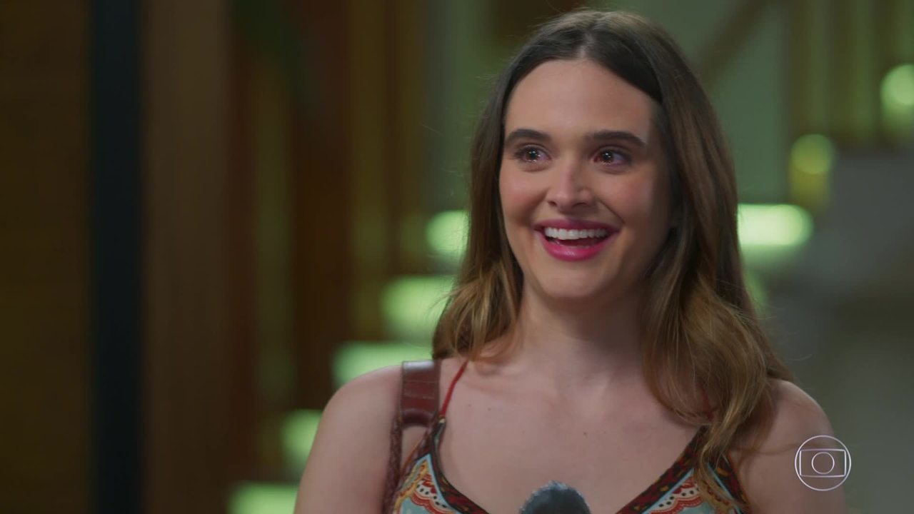 Luna (Juliana Paiva) em Salve-se Quem Puder
