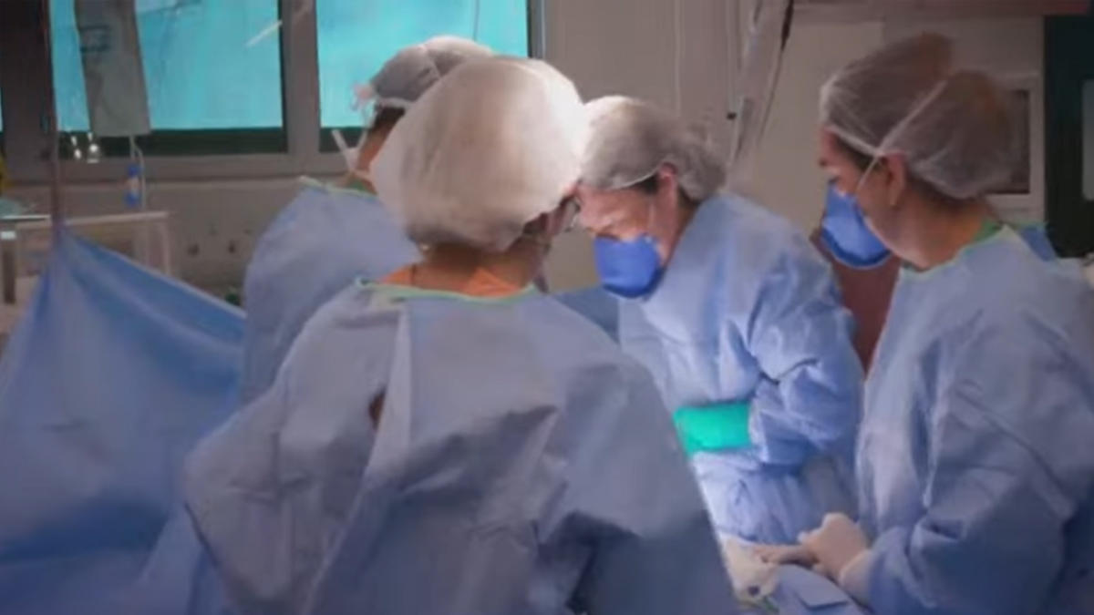 Procedimento médico em O Hospital