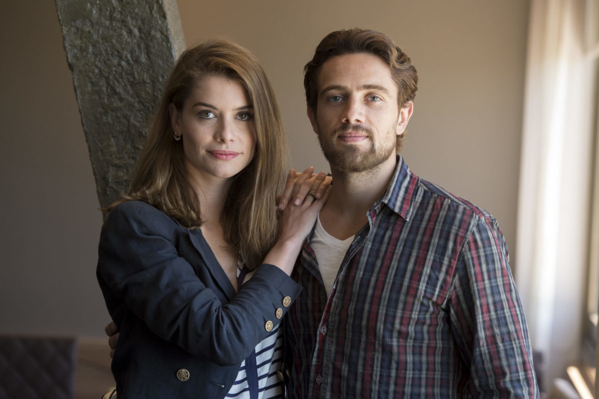 Lívia (Alinne Moraes) e Felipe (Rafael Cardoso) se reencontram no século XXI (Divulgação/Globo)
