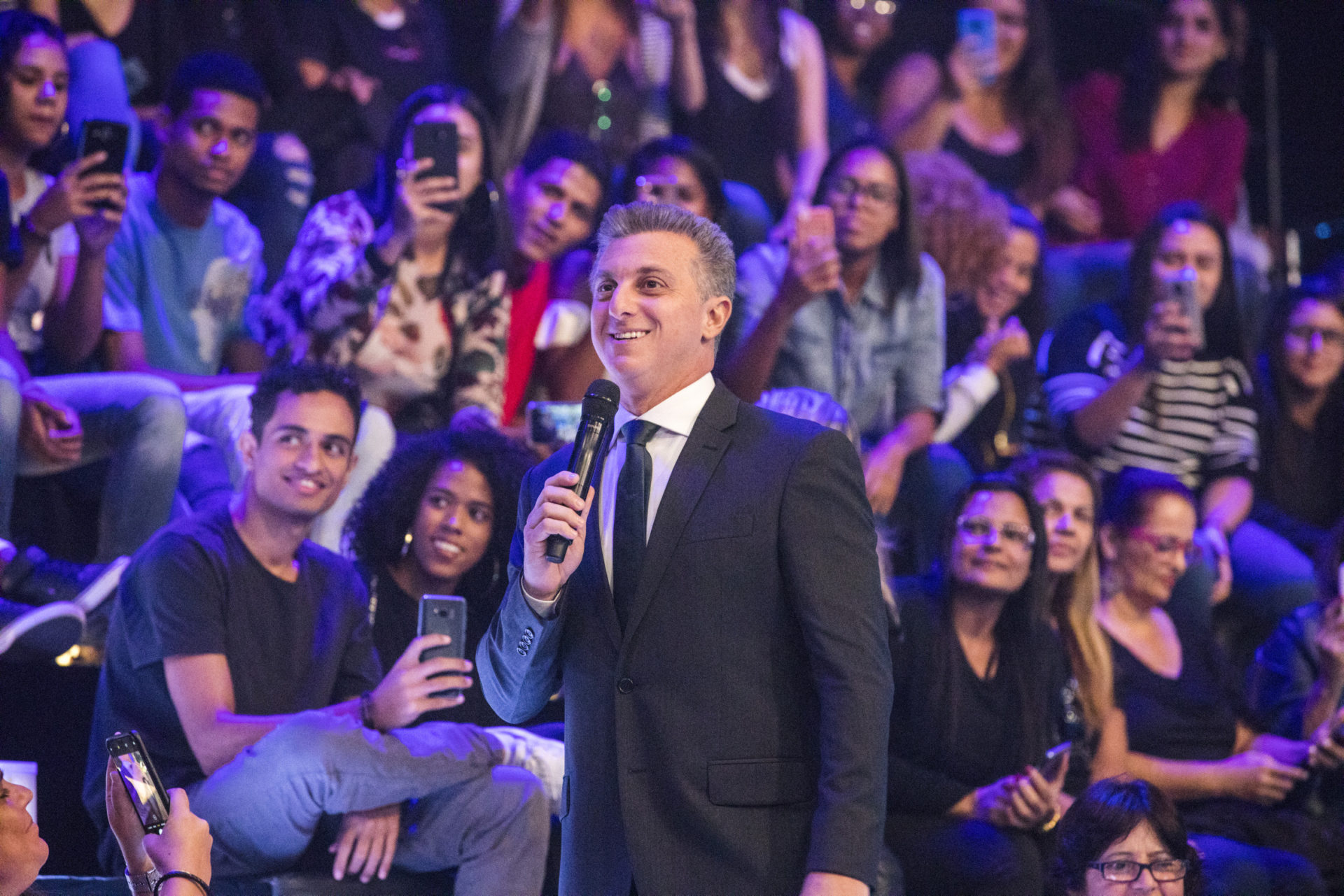 Luciano Huck nos bastidores da Globo (Divulgação)