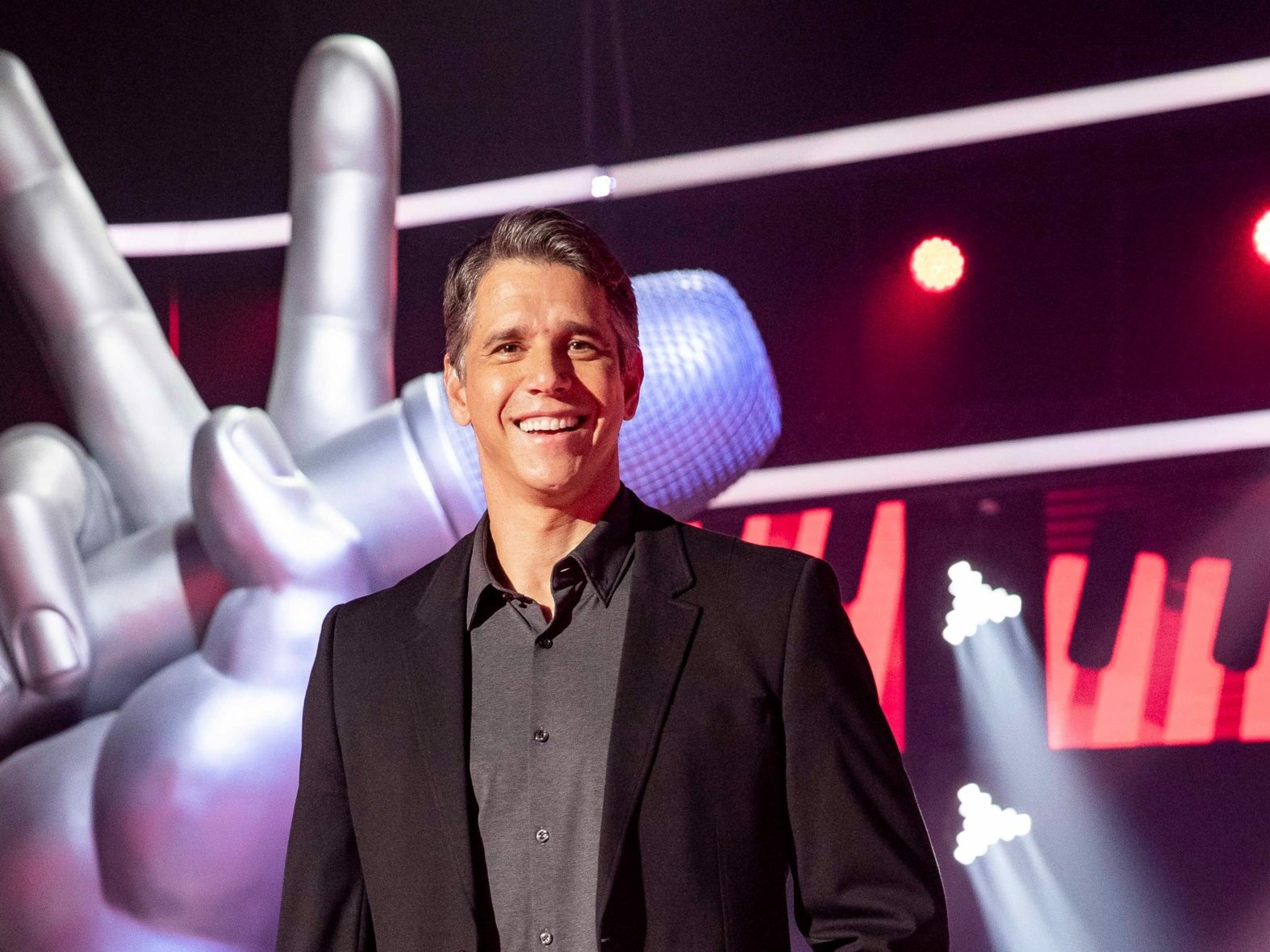 Márcio Garcia nos bastidores do The Voice Kids (Divulgação/Globo)