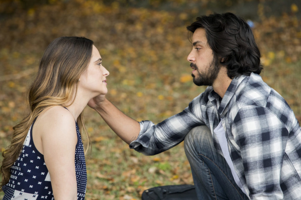 Luna (Juliana Paiva) e Alejandro (Rodrigo Simas) de Salve-se Quem Puder (Divulgação/Globo)
