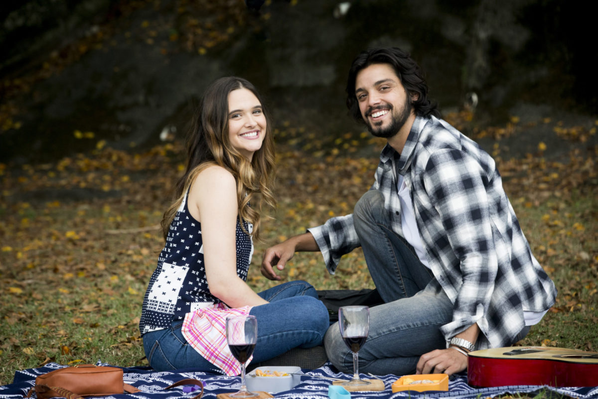 Luna (Juliana Paiva) e Alejandro (Rodrigo Simas) de Salve-se Quem Puder (Divulgação/Globo)
