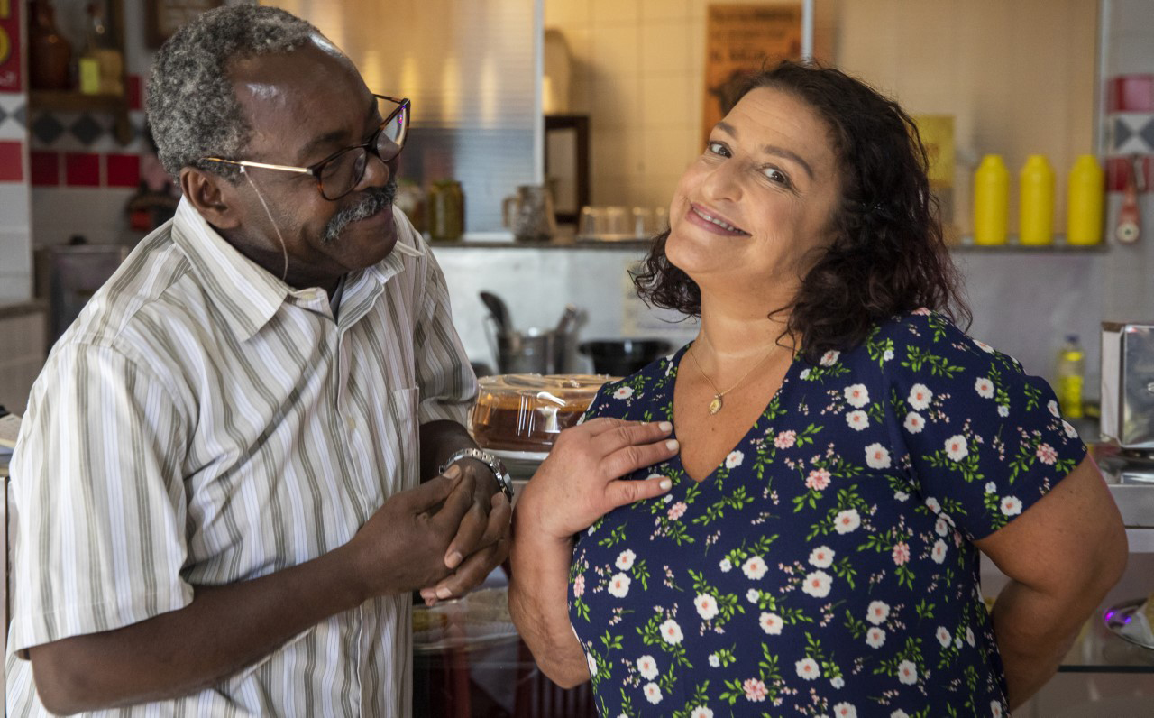 Ermelinda (Grace Gianoukas) e Edgar (Cosme dos Santos) de Salve-se Quem Puder (Divulgação/Globo)