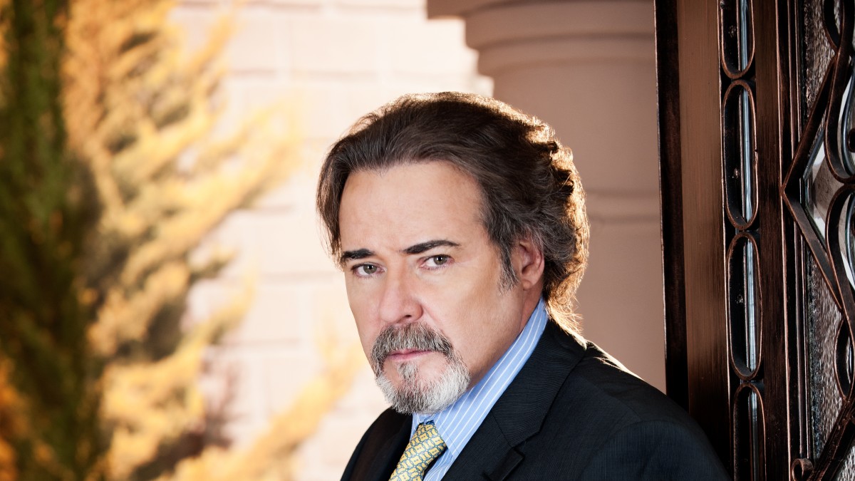 Alessandro (César Évora) em Coração Indomável (Divulgação/Televisa)