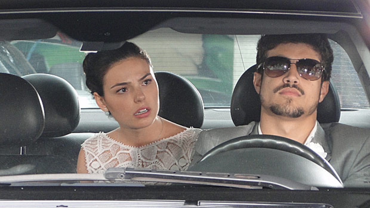 Marcela (Ísis Valverde) e Edgar (Caio Castro) em Ti-Ti-Ti (Divulgação/Globo)