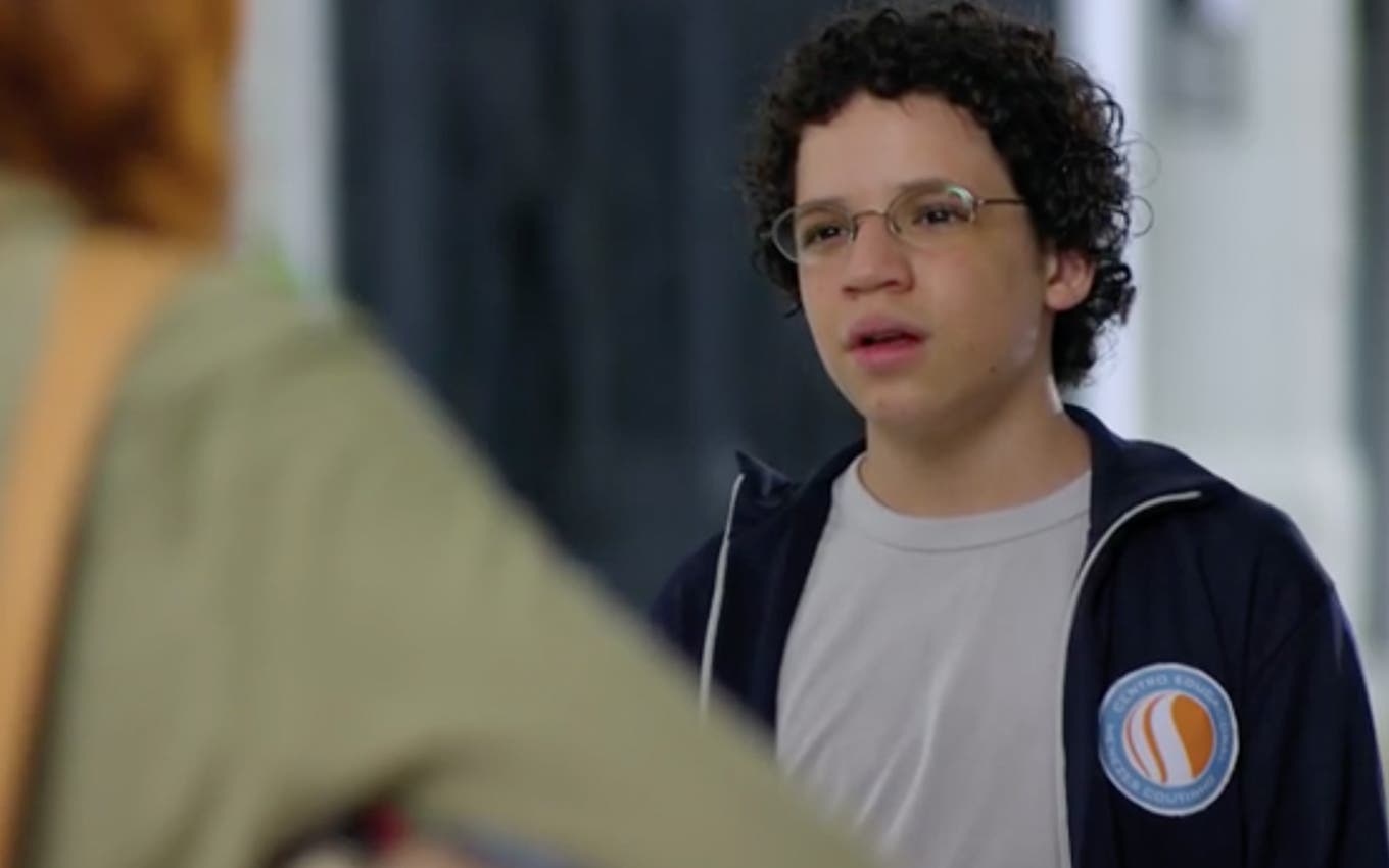 Francisco (Victor Navega Motta) e Nanda (Maria Eduarda de Carvalho) em A Vida da Gente (Reprodução/Globo)