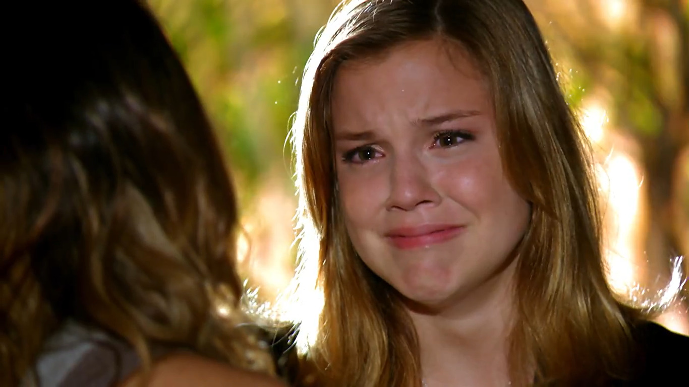 Ana (Fernanda Vasconcellos) e Sofia (Alice Wegmann) em A Vida da Gente (Reprodução/Globoplay)