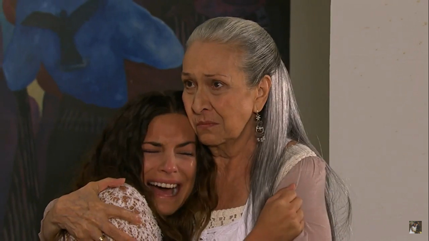 Ana Brenda Contreras e Marina Marín como Maricruz e Santa em Coração Indomável (Reprodução / YouTube)