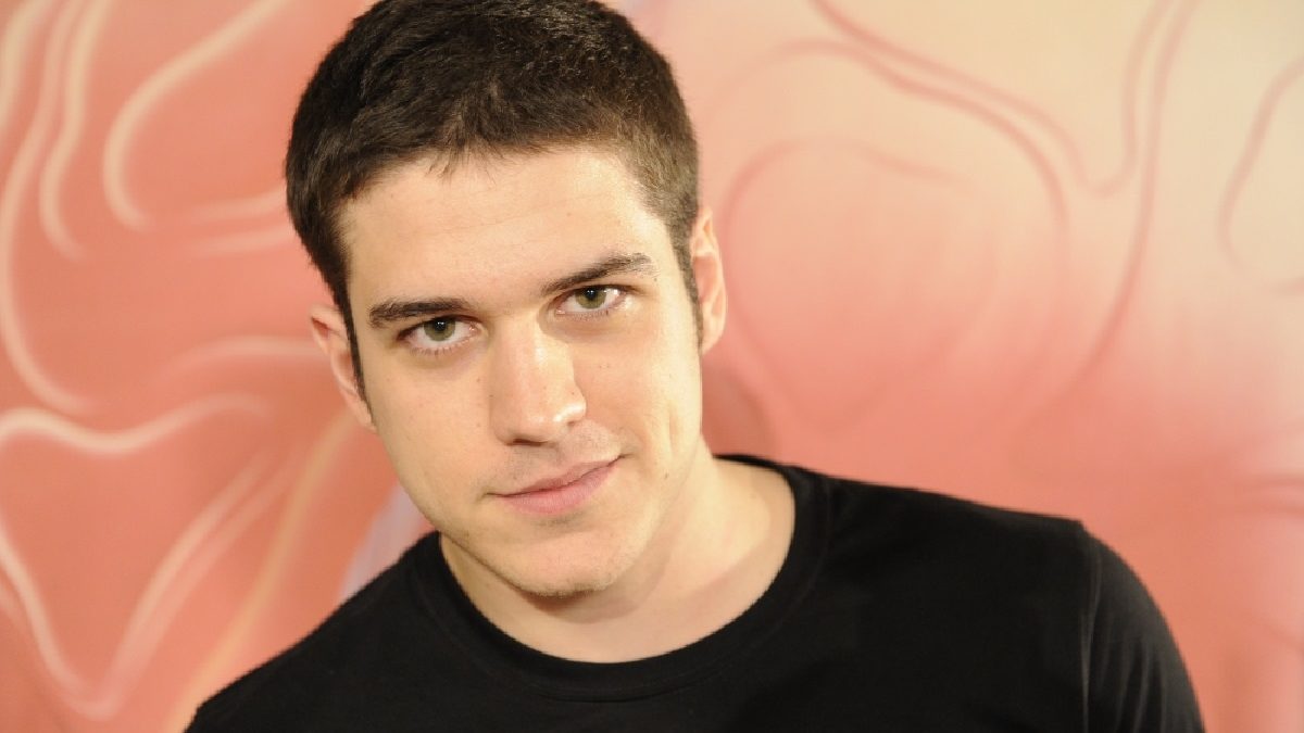 Marco Pigossi como Pedro em Ti-Ti-Ti (Divulgação / Globo)