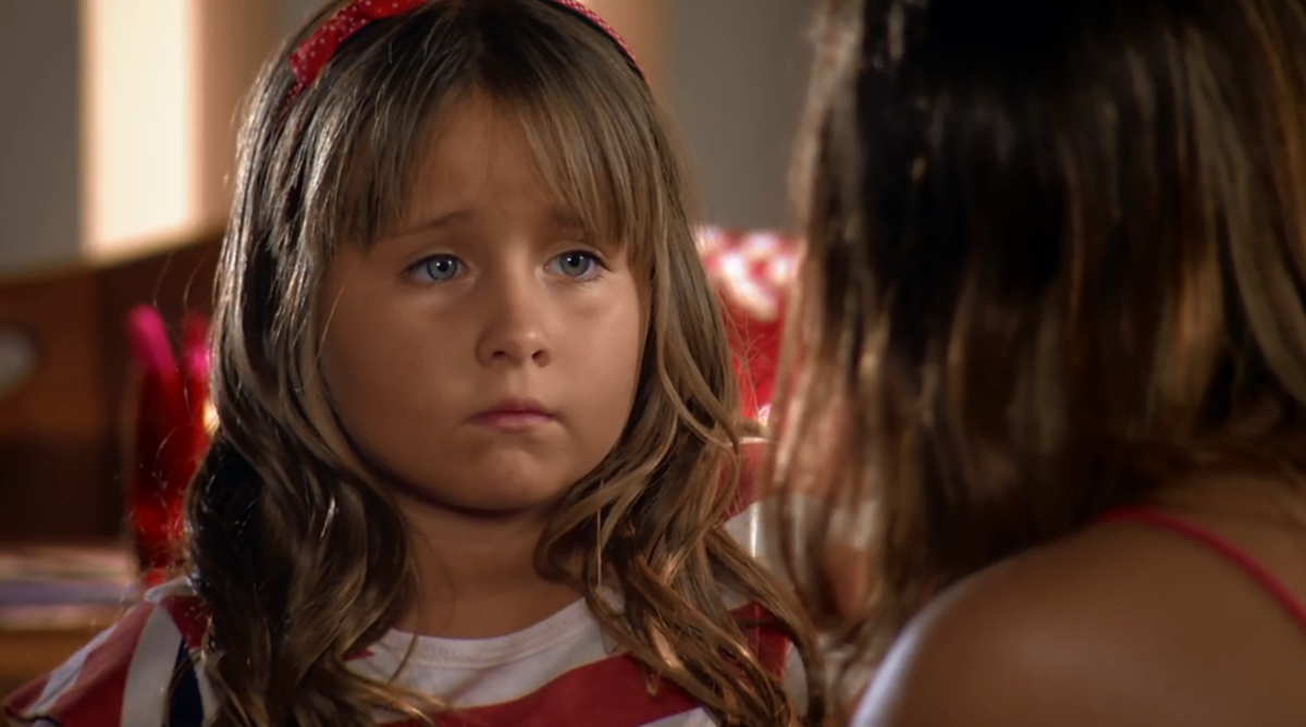 Júlia (Jesuela Moro) em cena de A Vida da Gente (Reprodução: Globo)