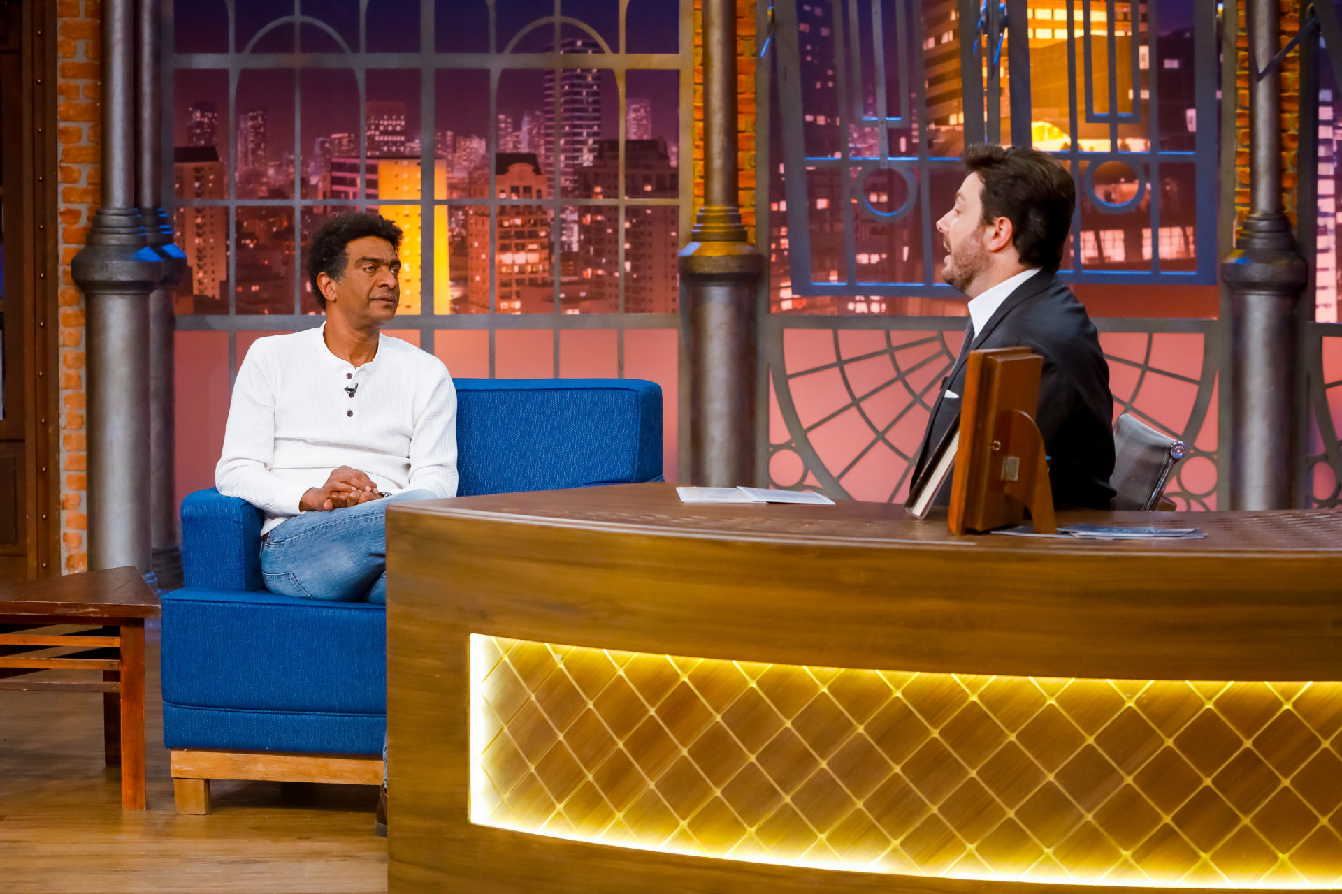 Hélio de la Peña e Danilo Gentili no The Noite