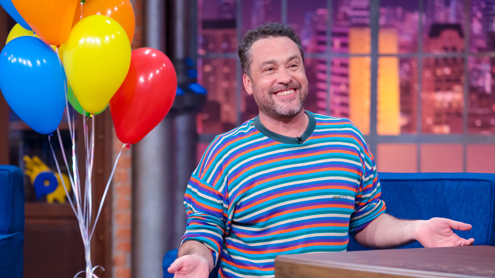 Juninho Bill no The Noite (Beatriz Nadler/SBT)