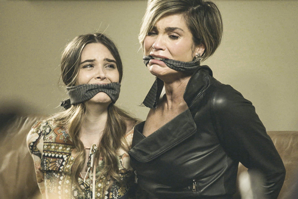 Helena (Flávia Alessandra) e Luna (Juliana Paiva) de Salve-se Quem Puder (Divulgação)