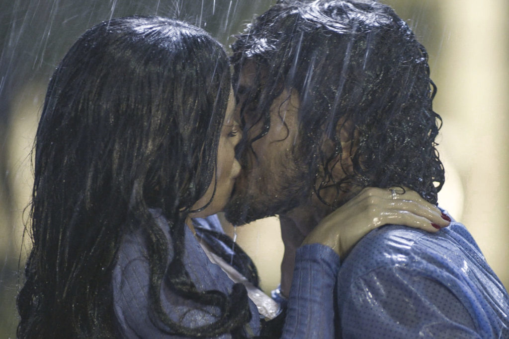 Kyra (Vitória Strada) e Rafael (Bruno Ferrari) de Salve-se Quem Puder (Divulgação)