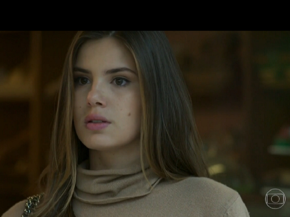 Luiza (Camila Queiroz) em Pega Pega