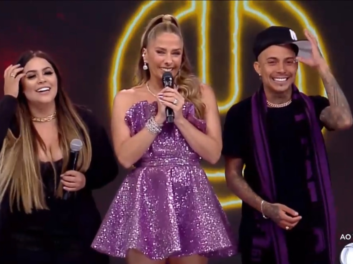 Adriane Galisteu com os vencedores do Power Couple, Matheus Yurley e Mari Matarazzo