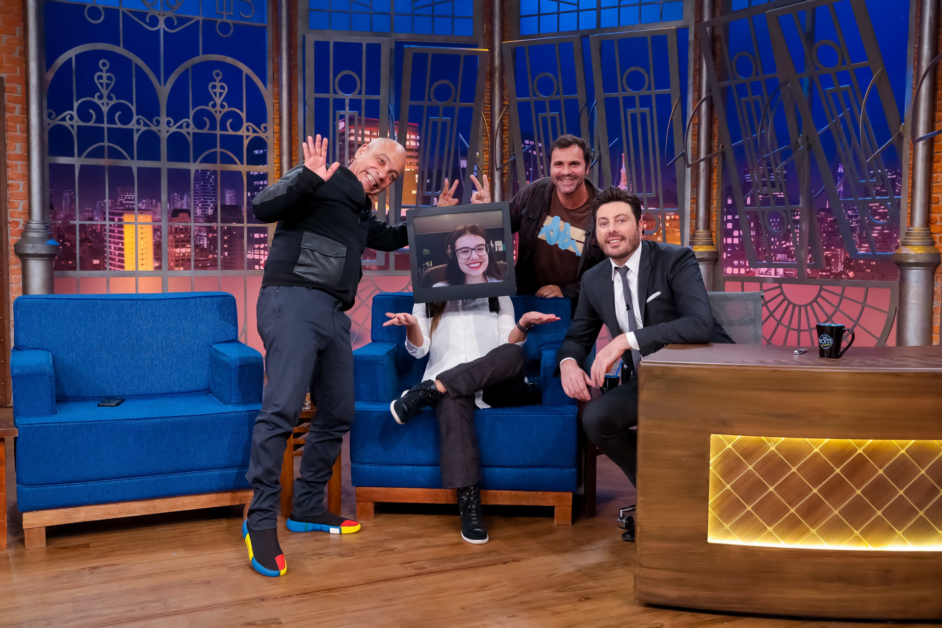 Cláudio Manoel, Júlia Vianna, Micael Langer e Danilo Gentili no The Noite