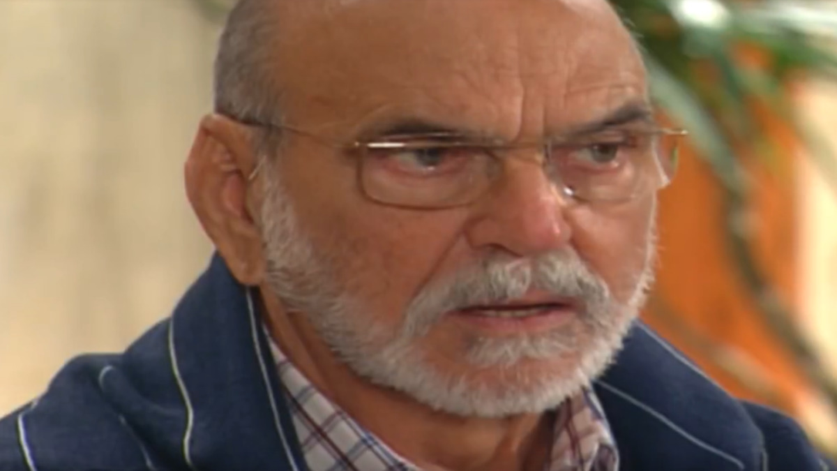 Afonso (Lima Duarte) em Da Cor do Pecado (Reprodução/Globo)