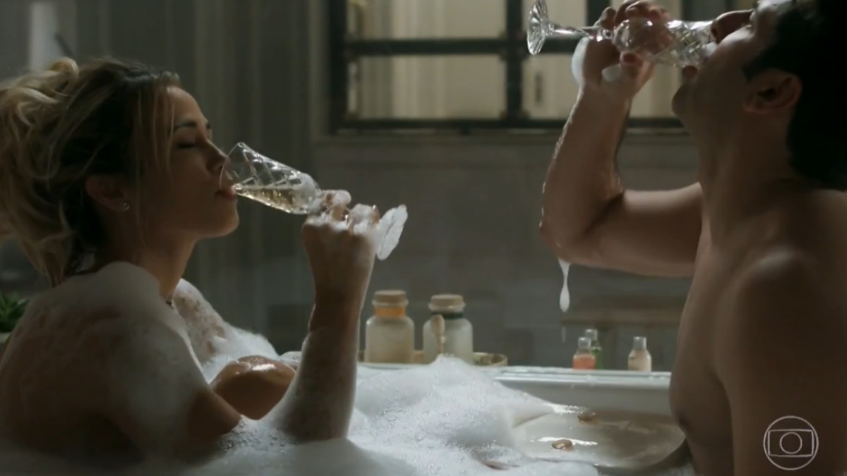 Sandra Helena (Nanda Costa) e Agnaldo (João Baldasserini) em Pega Pega (Reprodução/Globo)