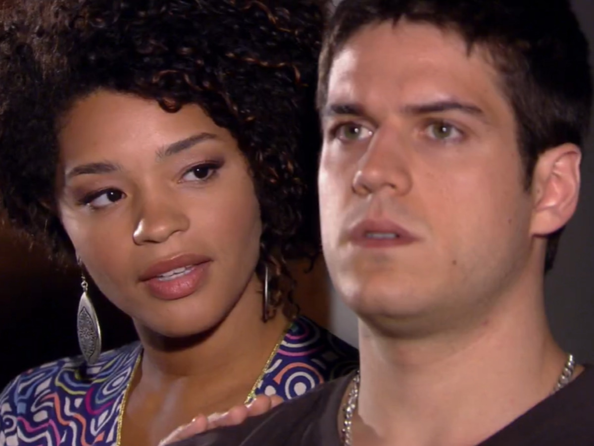 Clotilde (Juliana Alves) e Pedro (Marco Pigossi) em Ti Ti Ti (Reprodução/Globo)