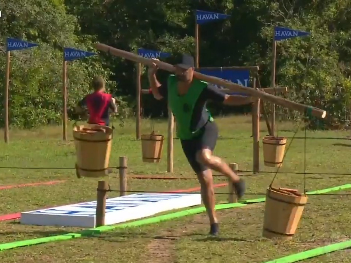 Dinei em prova da Ilha Record (Reprodução/Record TV)